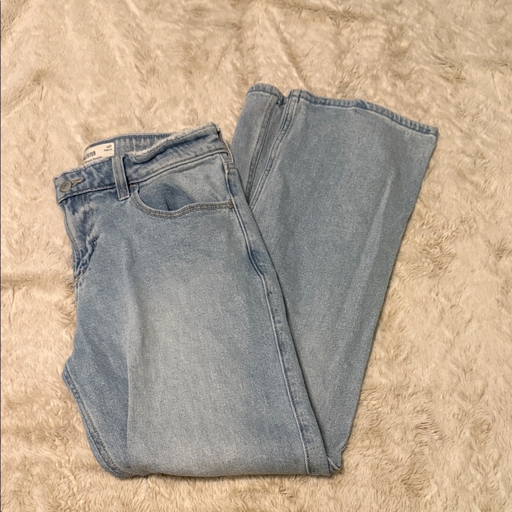 Hollister Women's Light Blue Straight Leg Jeans